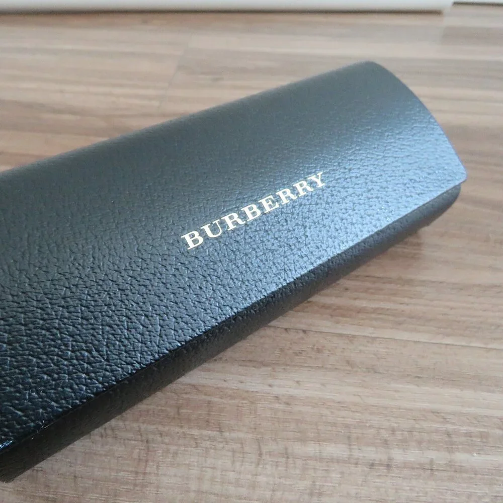 BURBERRY Magnetic Closure Hard Glasses Sunglasses Case